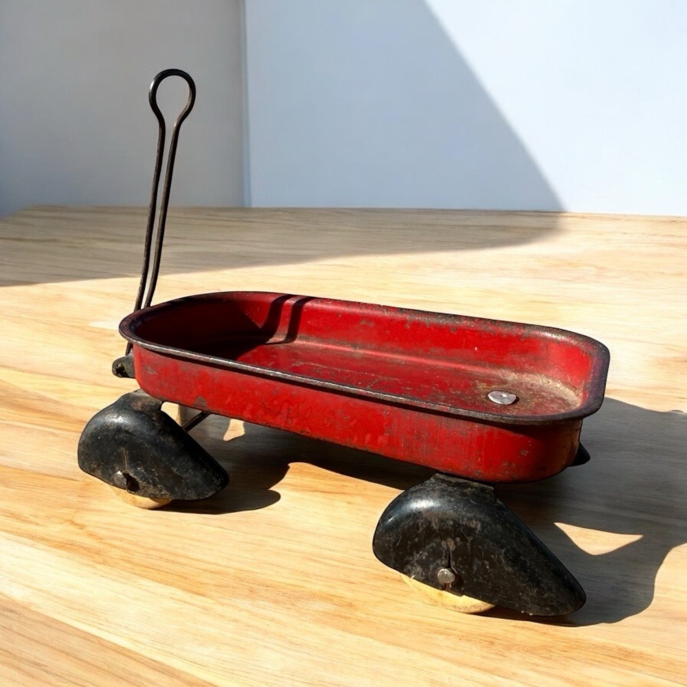 VINTAGE MINIATURE RED TOY WAGON WITH HANDLE & WHEELS
